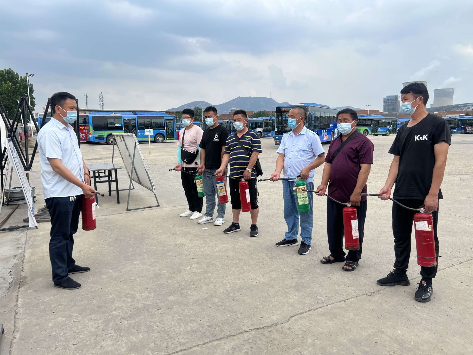 公交集團公交事業(yè)一部強化新進駕駛員安全意識 提升火災(zāi)應(yīng)急處置能力